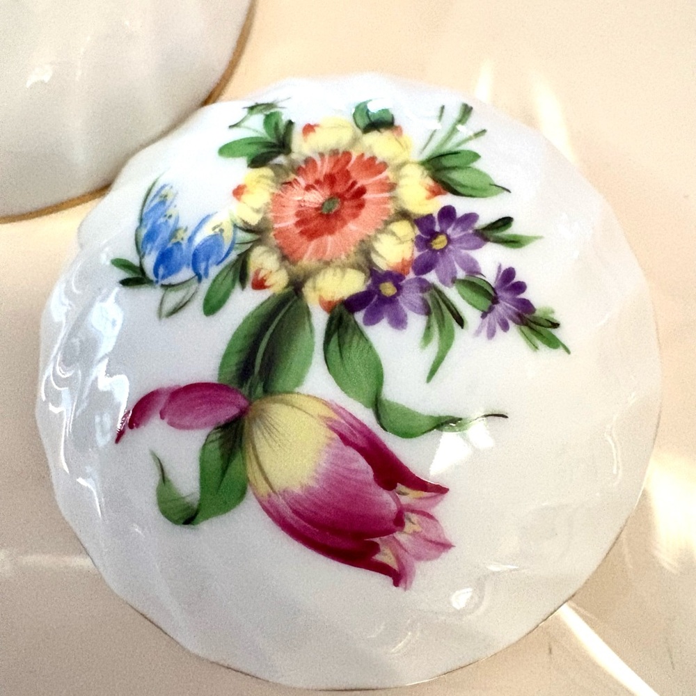 Herend Hungary Handpainted floral trinket Box MINT